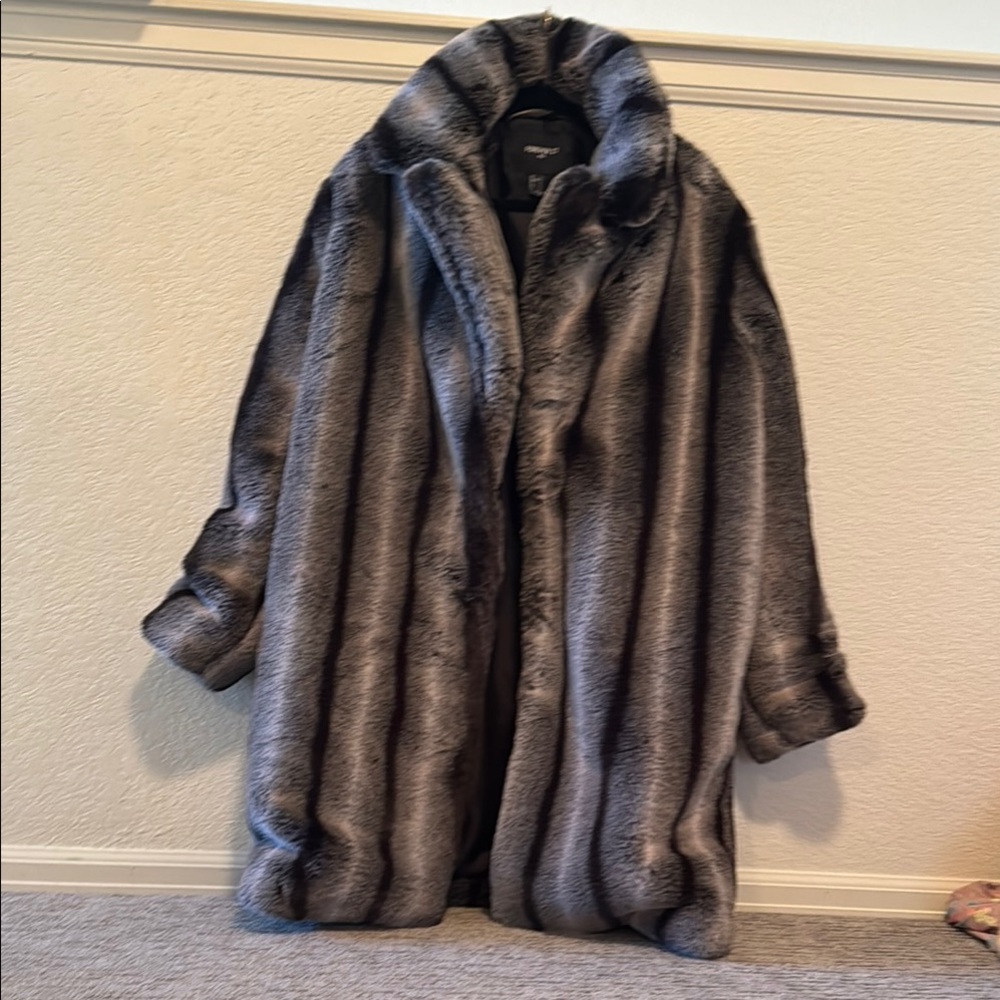Forever 21 Gray Faux Fur Jacket Oversized Plush Design